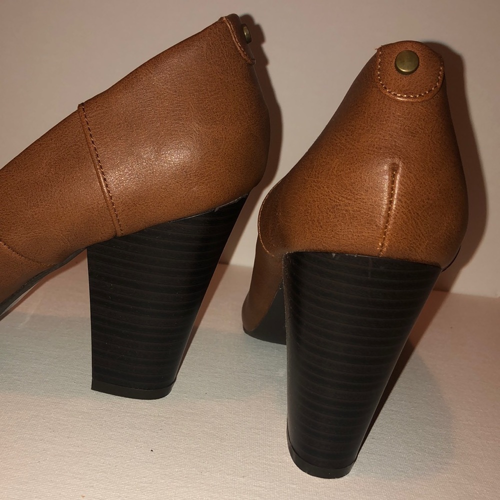 Heels - Picture 2 of 3